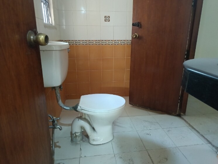 Bathroom, unitech-south-city-ii 3 Bedroom 1450 Sq.Ft. Builder Floor In Sector 50 Gurgaon 8246676