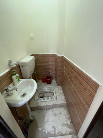 Attached Bathroom in 2 BHK Apartment at Maidan Garhi – for Rent