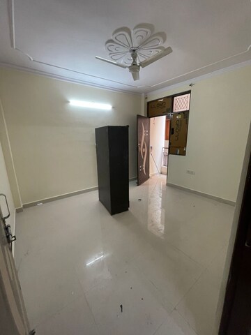Room in 2 BHK Apartment at Maidan Garhi – for Rent