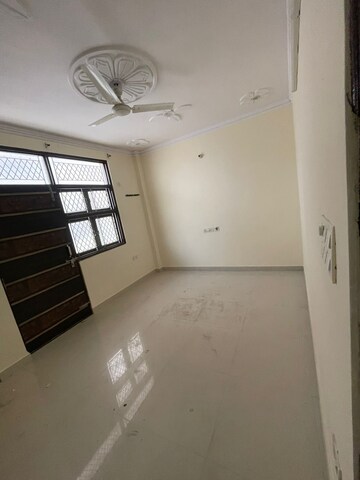 Room in 2 BHK Apartment at Maidan Garhi – for Rent