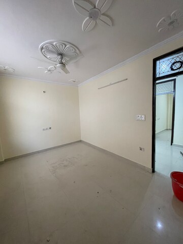 Room in 2 BHK Apartment at Maidan Garhi – for Rent