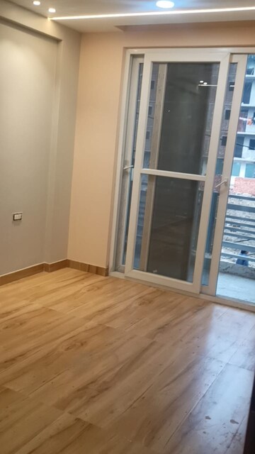 Room in 3 BHK Builder Floor at Noida Central – for Sale