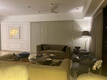 Team Area in 3 BHK Apartment at Lodha The Park, Worli – for Rent