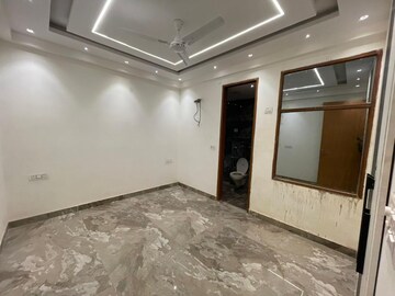 Room in 3 BHK Apartment at Hargobind Enclave – for Rent