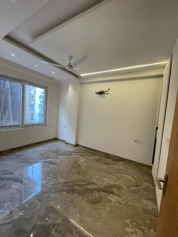 Room in 3 BHK Apartment at Hargobind Enclave – for Rent
