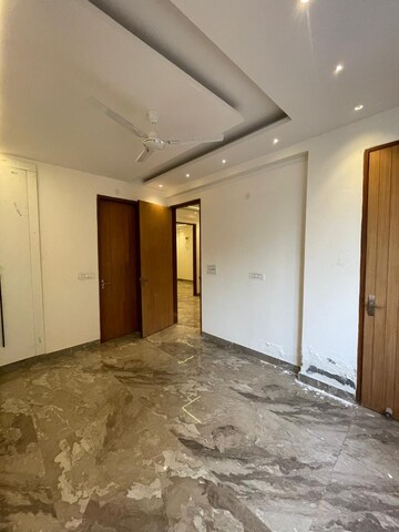 Room in 3 BHK Apartment at Hargobind Enclave – for Rent