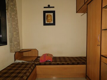 Bedroom in 2 BHK Apartment at Wadala – for Rent