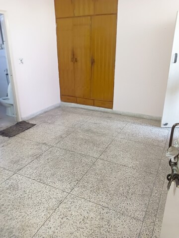 Room in 2 BHK Apartment at Panchachuli Apartments, Sector 61 – for Rent