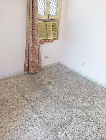 Room in 2 BHK Apartment at Panchachuli Apartments, Sector 61 – for Rent