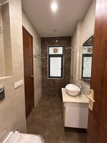 Building Lobby in 3 BHK Builder Floor at Sector 38 – for Rent