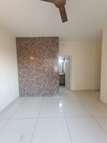 Room in 2 BHK Apartment at Prestige Lakeside Habitat, Varthur – for Rent