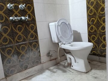 Bathroom in 2 BHK Apartment at Khirki Extension – for Rent