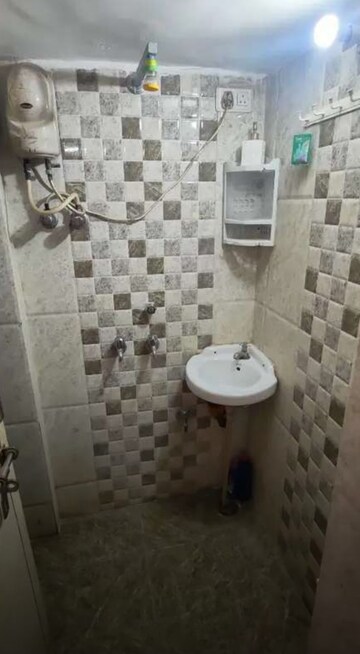 Bathroom in 2 BHK Builder Floor at Aliganj – for Rent