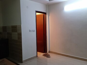 Room in 1 RK Apartment at Khirki Extension – for Rent