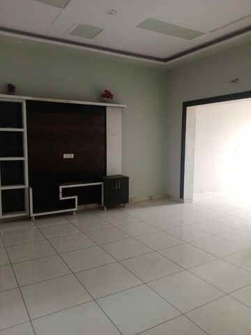 Room in 3 BHK Builder Floor at Sector 7 – for Rent