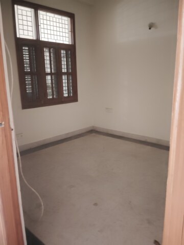 Room in 3 BHK Independent House at Sector 41 – for Rent
