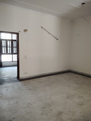 Room in 3 BHK Independent House at Sector 41 – for Rent