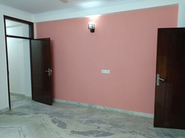 Room in 3 BHK Apartment at Khirki Extension – for Rent