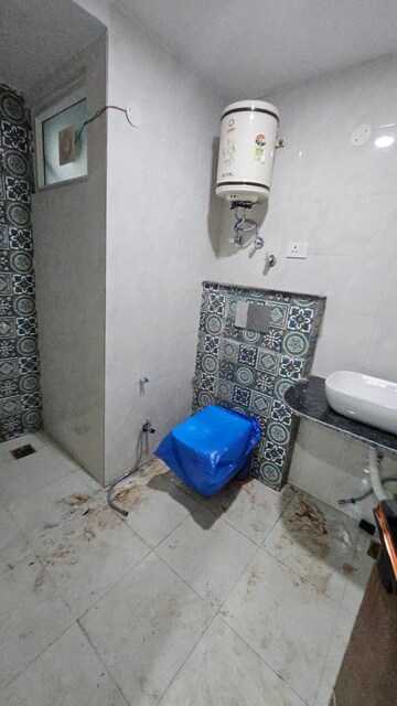 Attached Bathroom in 2 BHK Apartment at Mayur Vihar Phase 1 – for Rent