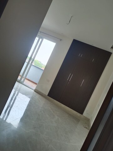 Furnished Amenities in 3 BHK Builder Floor at BPTP Park Central, Sector 85 – for Rent