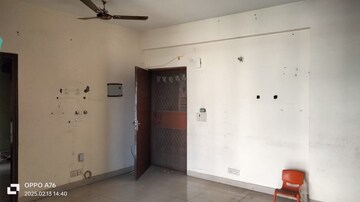 Room in 2 BHK Apartment at River Heights Plaza, Raj Nagar Extension – for Rent