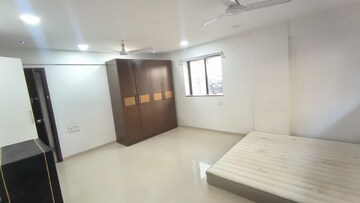 Room in 2 BHK Apartment at Samudra Gaurav, Worli – for Rent