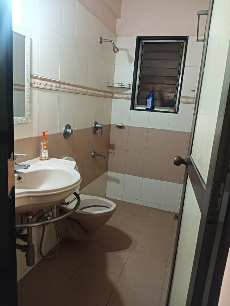 Bathroom, kapur bawdi 2 Bedroom 653 Sq.Ft. Apartment In Kapur Bawdi Thane 8247017