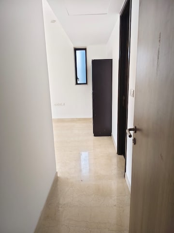 Room in 3 BHK Apartment at Lodha Bellissimo, Mahalaxmi – for Rent