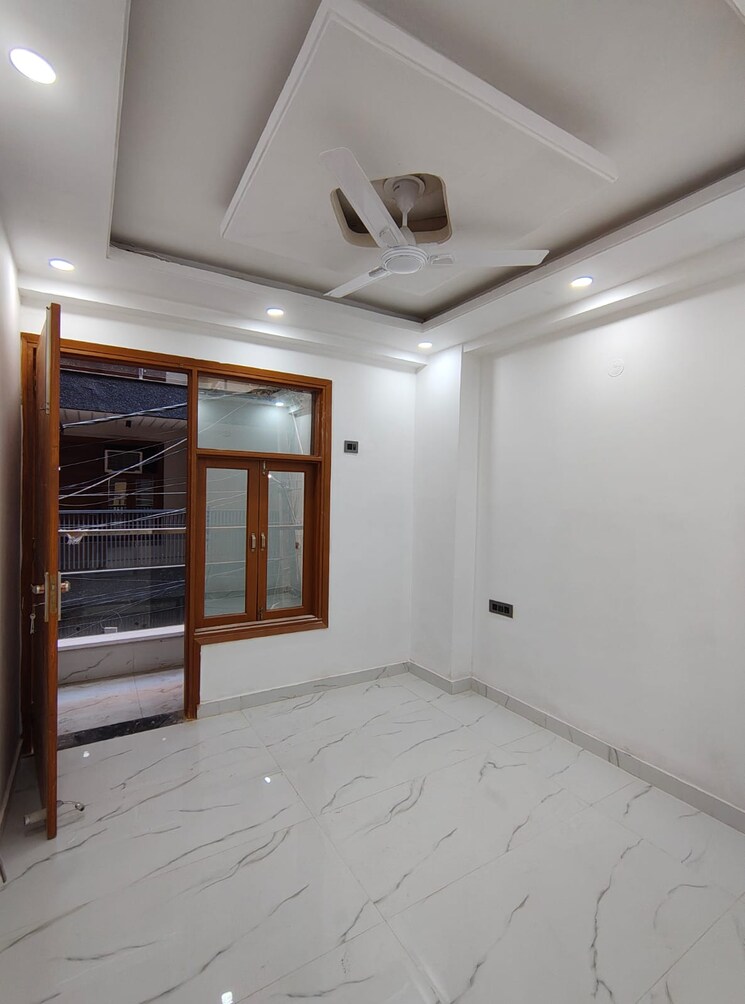 Room, panchsheel vihar 3 Bedroom 100 Sq.Yd. Builder Floor In Panchsheel Vihar Delhi 8247052