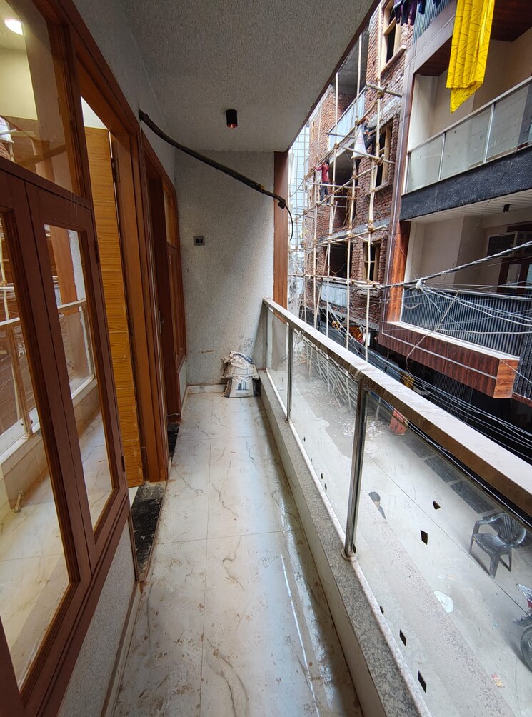 Balcony, panchsheel vihar 3 Bedroom 100 Sq.Yd. Builder Floor In Panchsheel Vihar Delhi 8247052