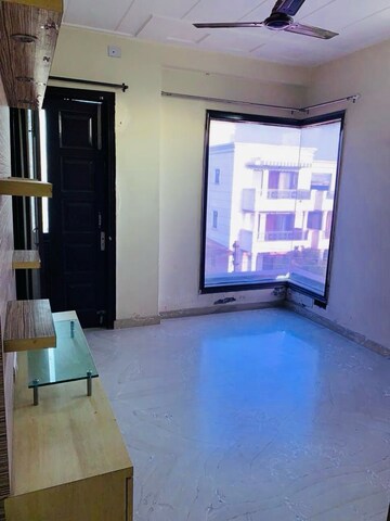 Room in 3 BHK Apartment at Sector 51 – for Rent