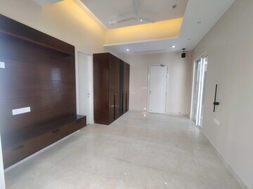 Room in 3 BHK Apartment at Indiabulls Sky Forest, Lower Parel – for Rent