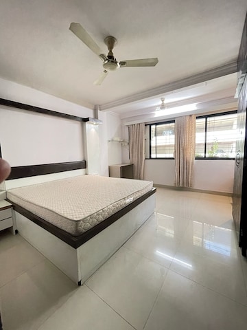 Room in 2.5 BHK Apartment at Shantivan CHS Andheri, Andheri West – for Rent