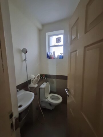 Bathroom in 3.5 BHK Apartment at Emaar Emerald Estate, Sector 65 – for Rent