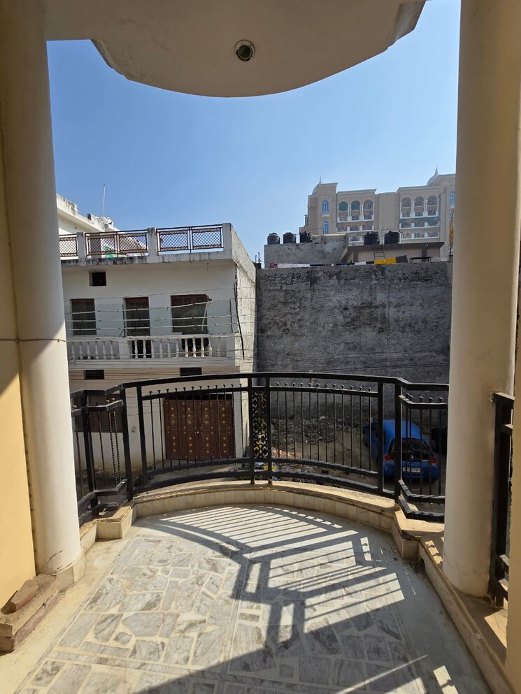 Balcony, gomti nagar 5 Bedroom 2700 Sq.Ft. Independent House In Gomti Nagar Lucknow 8247157