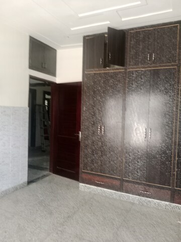 Room in 3 BHK Builder Floor at Sector 6 – for Rent