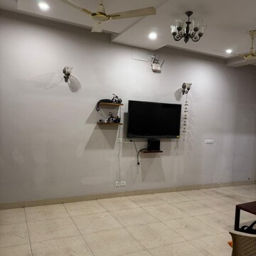 Room in 3 BHK Apartment at Mahagun Mirabella, Sector 79 – for Rent