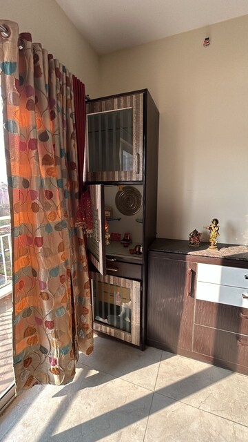 Furnished Amenities in 3 BHK Apartment at Experion Capital, Gomti Nagar – for Rent