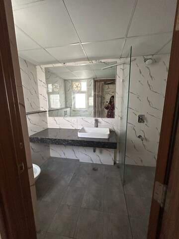 Kitchen in 3 BHK Apartment at Experion Capital, Gomti Nagar – for Rent