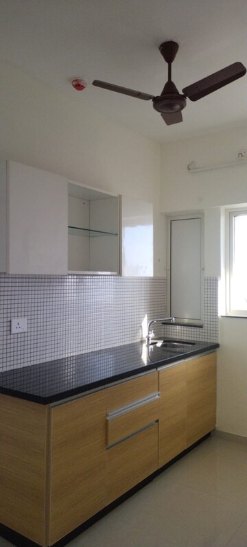 2 BHK Apartment For Rent in Omkar Signet, Malad East