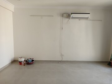 Room in 3 BHK Apartment at Parsvnath Planet, Gomti Nagar – for Rent