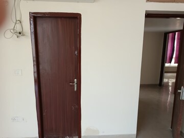 Room in 3 BHK Apartment at Parsvnath Planet, Gomti Nagar – for Rent