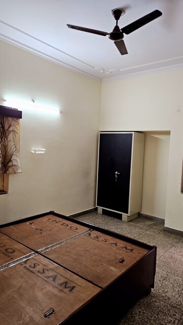 Room in 3.5 BHK Independent House at Gomti Nagar – for Rent
