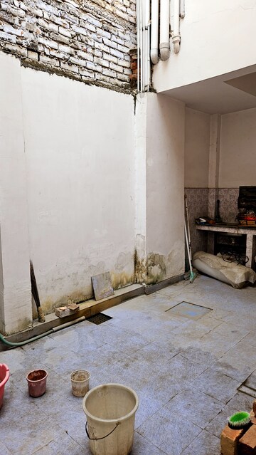 Bathroom in 3.5 BHK Independent House at Gomti Nagar – for Rent