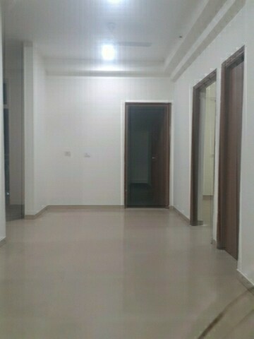 Room in 2 BHK Apartment at Mahagun Mywoods II, Sector 16c Greater Noida – for Rent