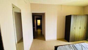 Room in 3 BHK Apartment at HDIL Metropolis Residences, Andheri West – for Rent