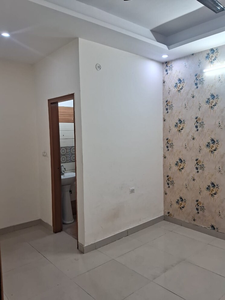 Room, gyan khand 3 Bedroom 1300 Sq.Ft. Builder Floor In Gyan Khand Ghaziabad 8247688