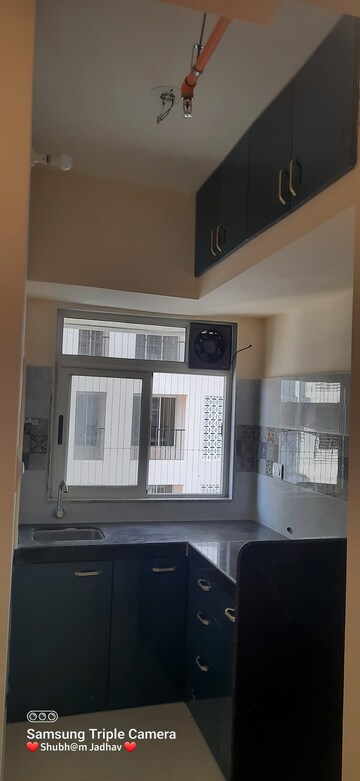 Room in 2 BHK Apartment at Triumph Tower, Malad West – for Rent