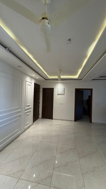 Room in 3 BHK Apartment at Rishita Manhattan, Gomti Nagar – for Rent