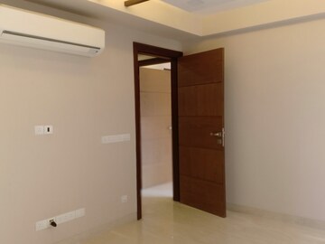 Room in 3 BHK Apartment at Green Park Extension – for Rent